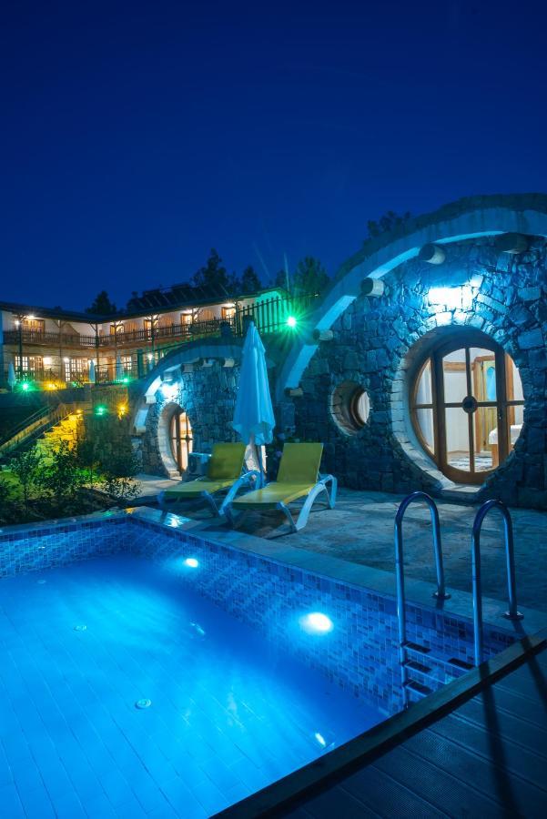 Maison Hill Hobbit & Boutique Готель *
