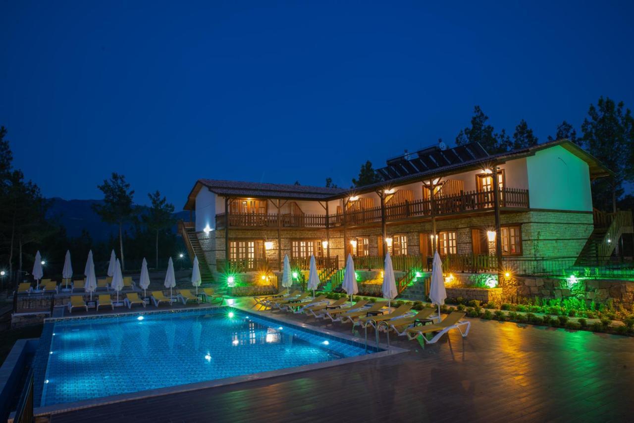 Maison Hill Hobbit & Boutique Готель *