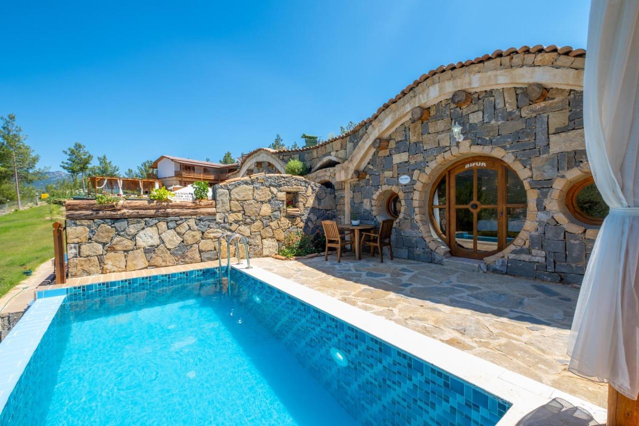 Maison Hill Hobbit & Boutique Готель
