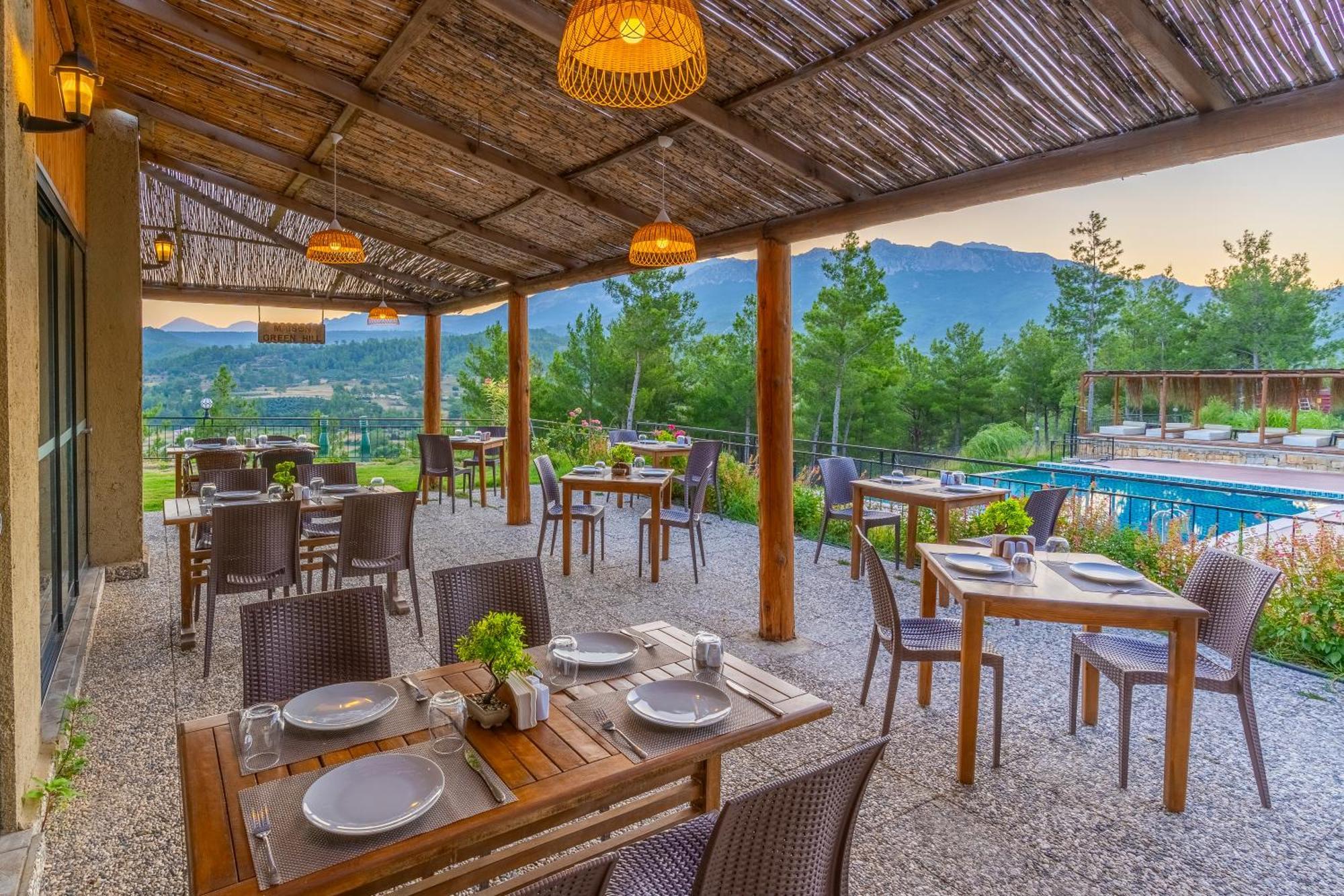 Maison Hill Hobbit & Boutique Готель