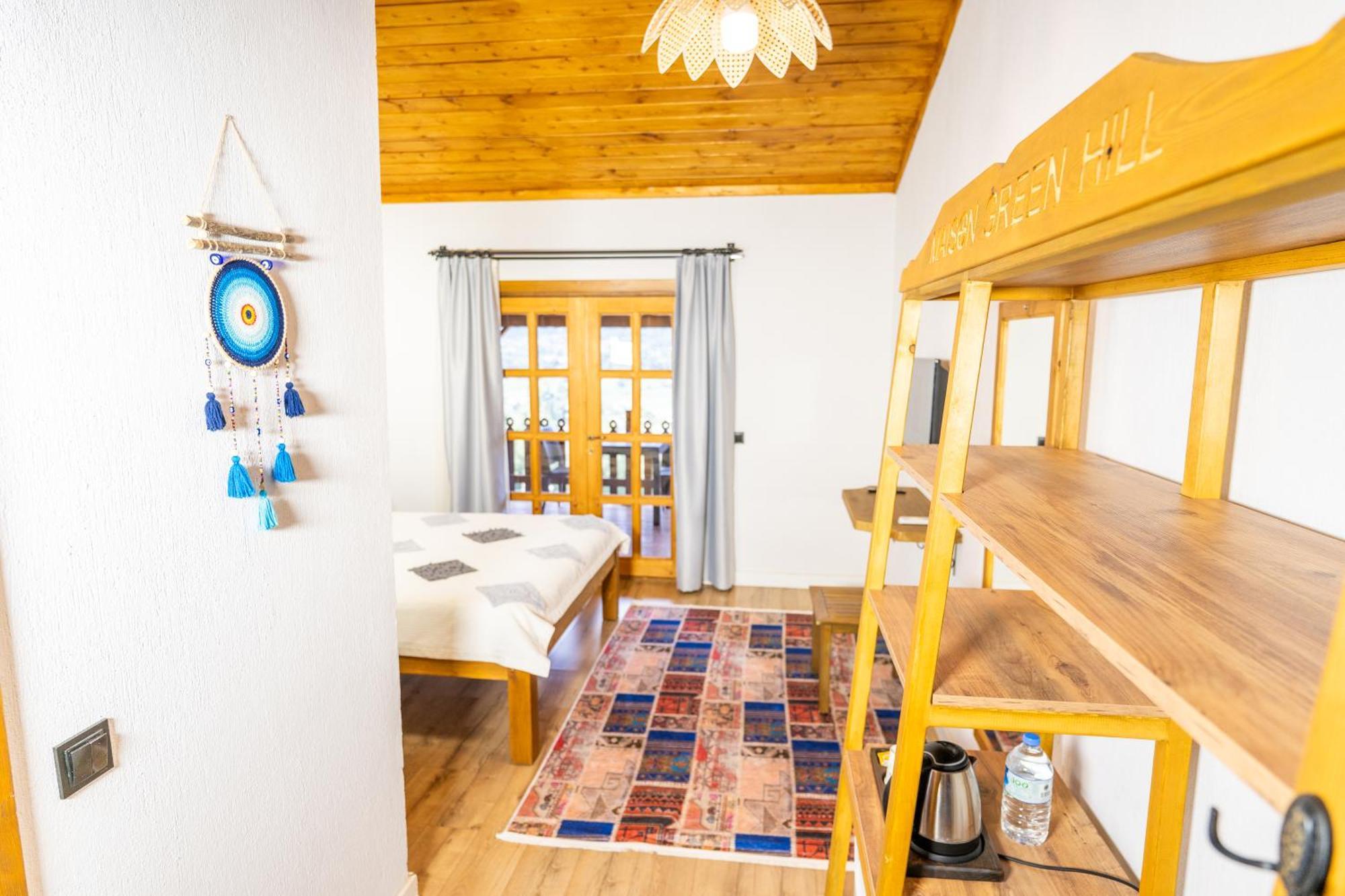 Maison Hill Hobbit & Boutique Готель *