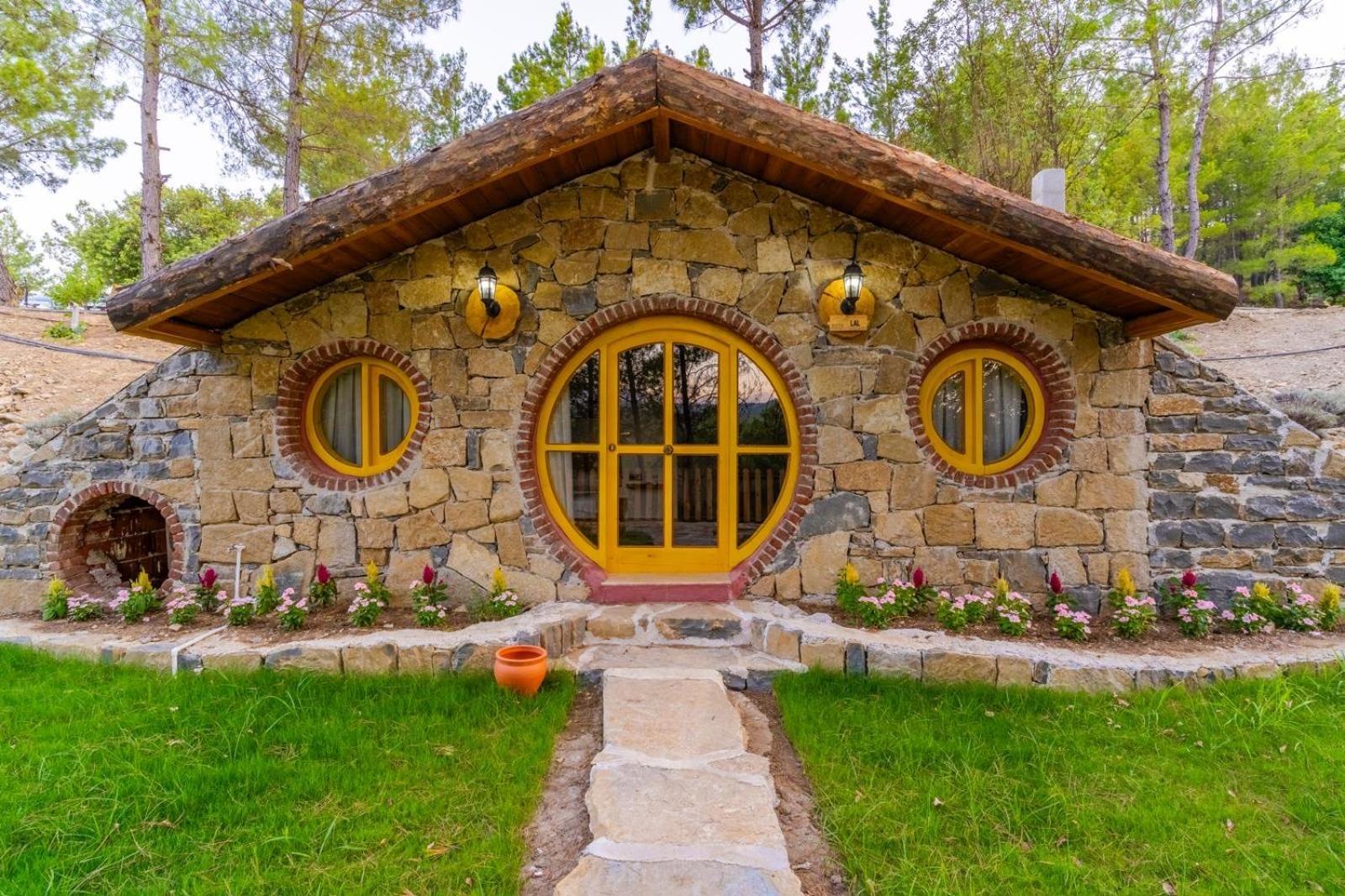 Maison Hill Hobbit & Boutique Готель *